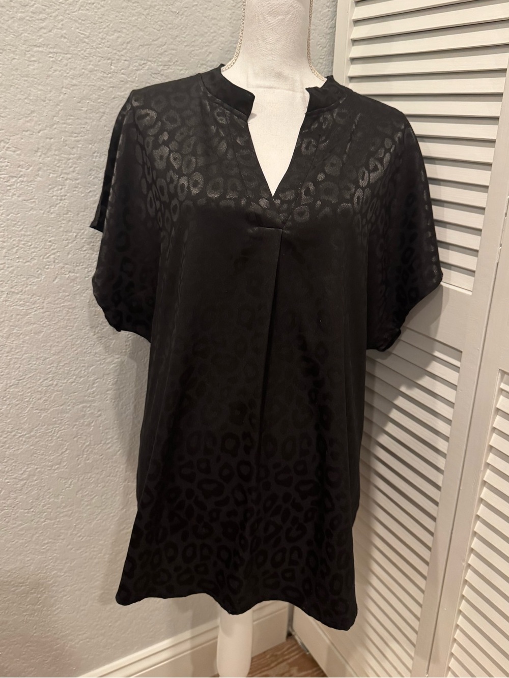 SHEIN Black Leopard V-Neck Short-Sleeve Tunic